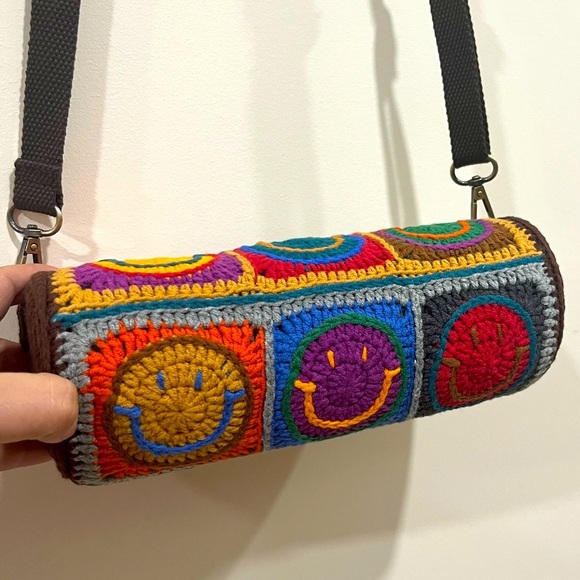 Colorful Crochet Smiley Face Shoulder Bag - Picture 4 of 11